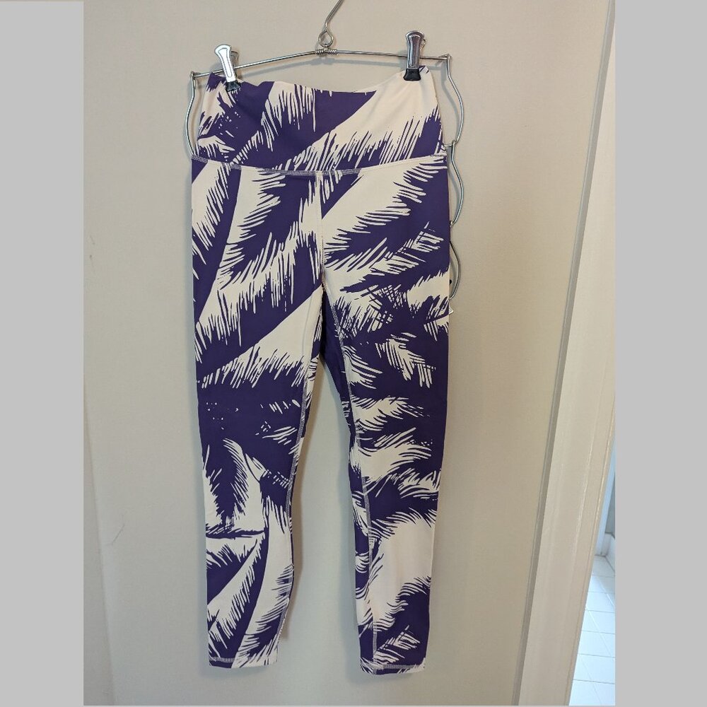 NWT Fabletics High-Waisted Pureluxe 7/8 length Leggings, Size S.